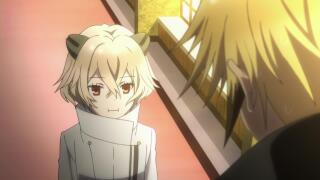 Она так смеётся, чтоли？