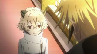 Она так смеётся, чтоли？ (гифка)